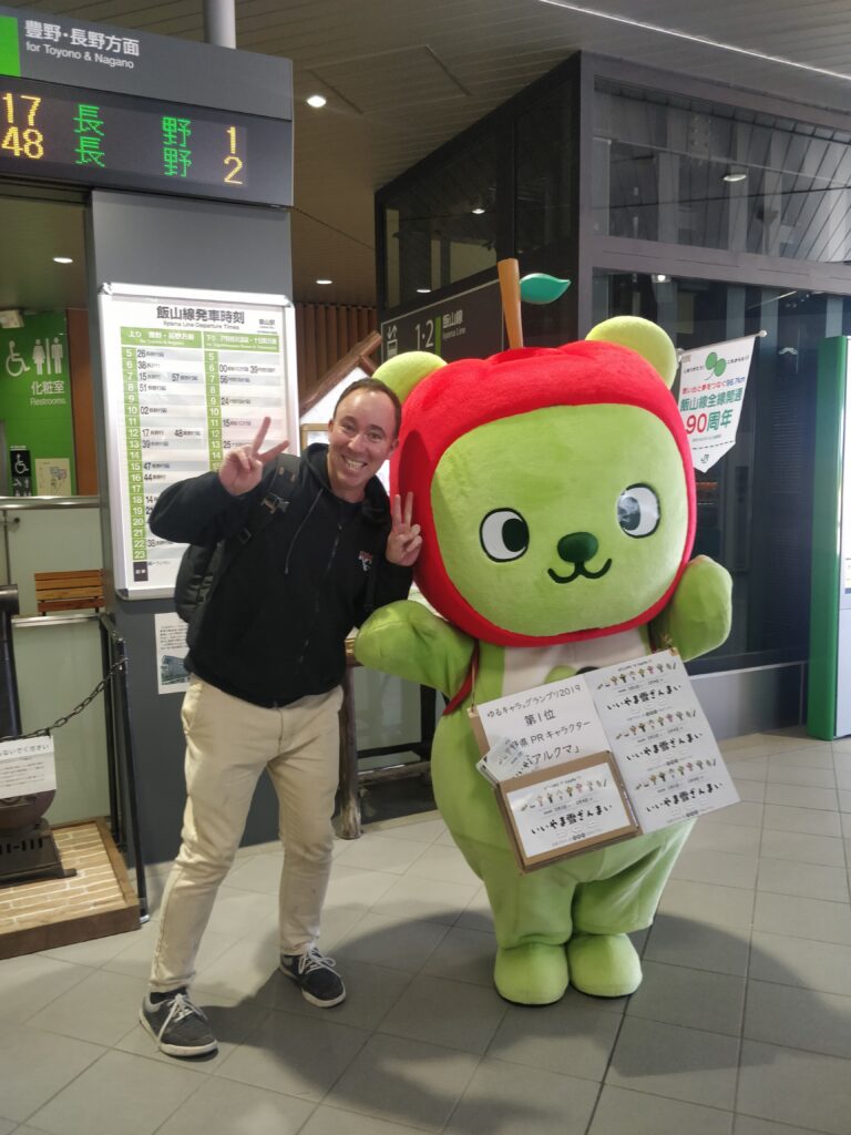 Fozz with the Iyama apple mascot.